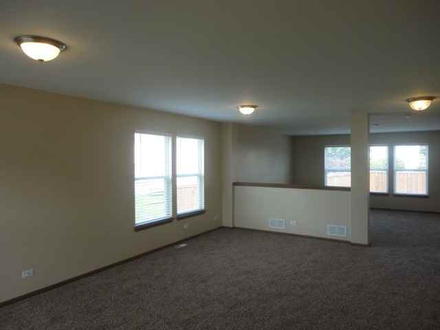 1505 Elizabeth Ct - Photo 2 of 13