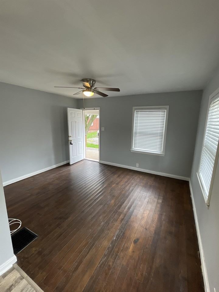 Tibbs Avenue 615 N - Photo 2 of 7