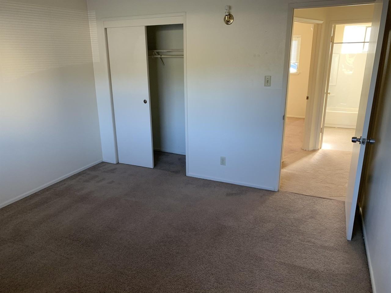 Couper 599 - Photo 4 of 5