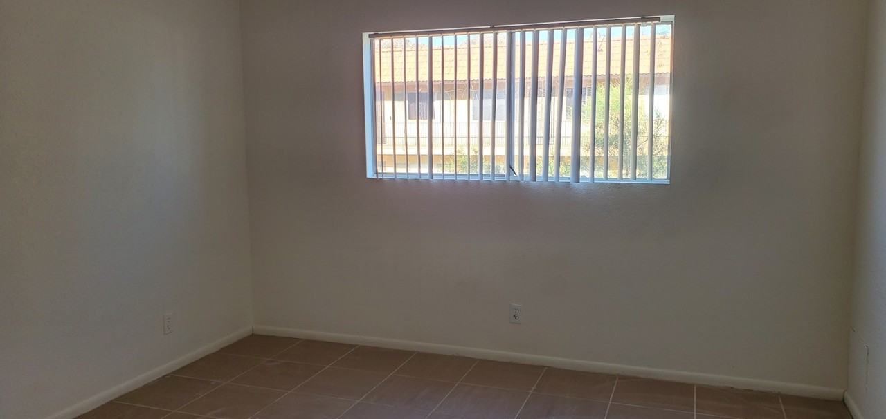 19211 California 18, Unit 6 - Photo 5 of 19