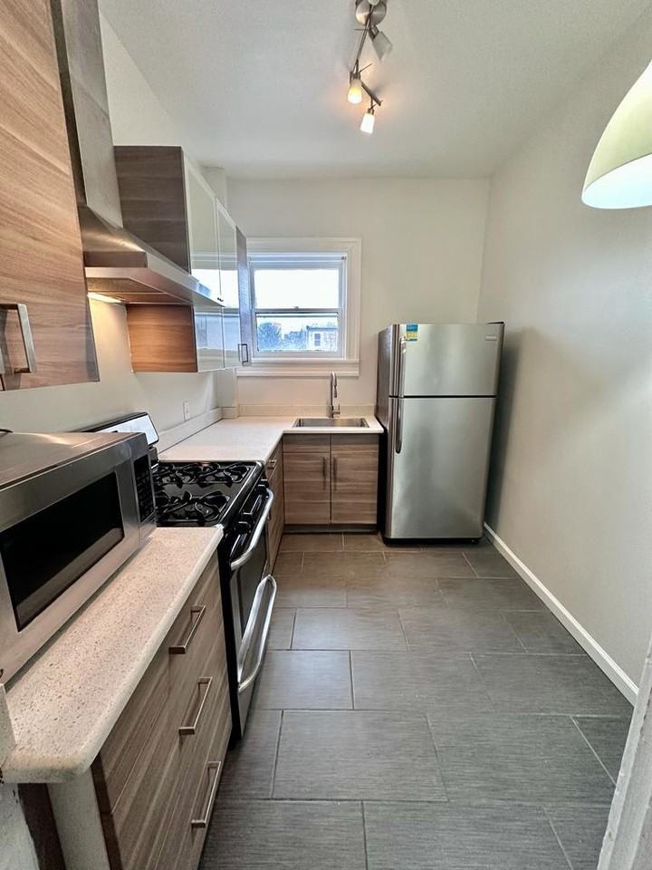 1601 Park Avenue, Unit 2 - Photo 3 of 11