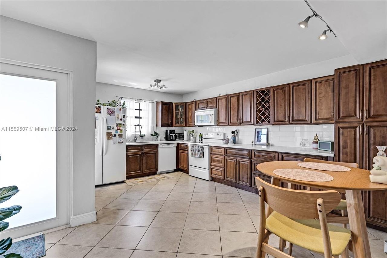 6241 Sw 138th Ct #F - Photo 2 of 8