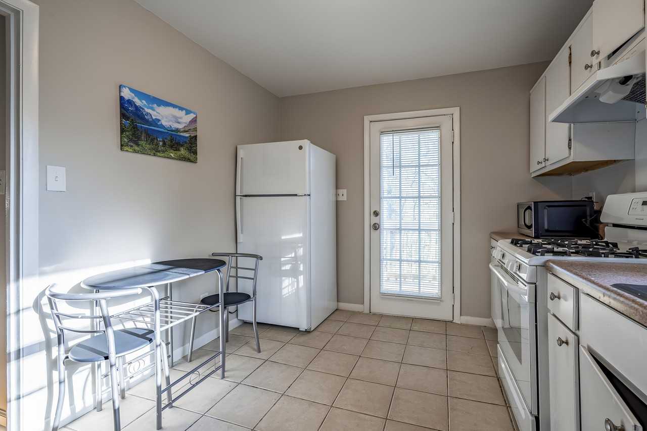 Hedgewood Dr Nw - Photo 3 of 10