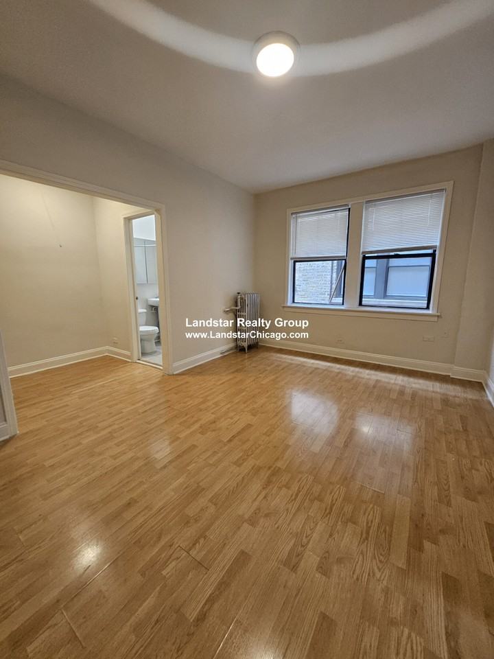 839 W Sheridan Rd #218 - Photo 4 of 9