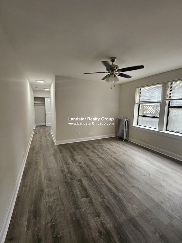 3933 N Clarendon Ave #203 - Photo 2 of 8