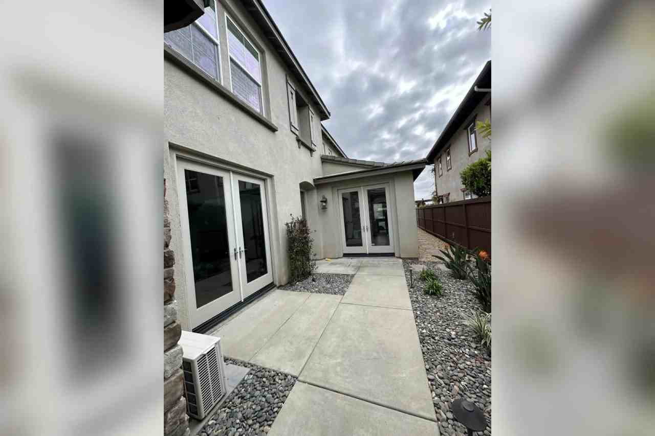 1421 Horizon Ct - Photo 2 of 24