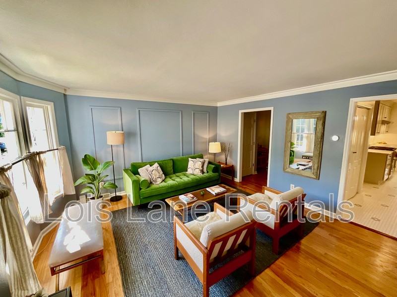 190 Queen St - Photo 2 of 21