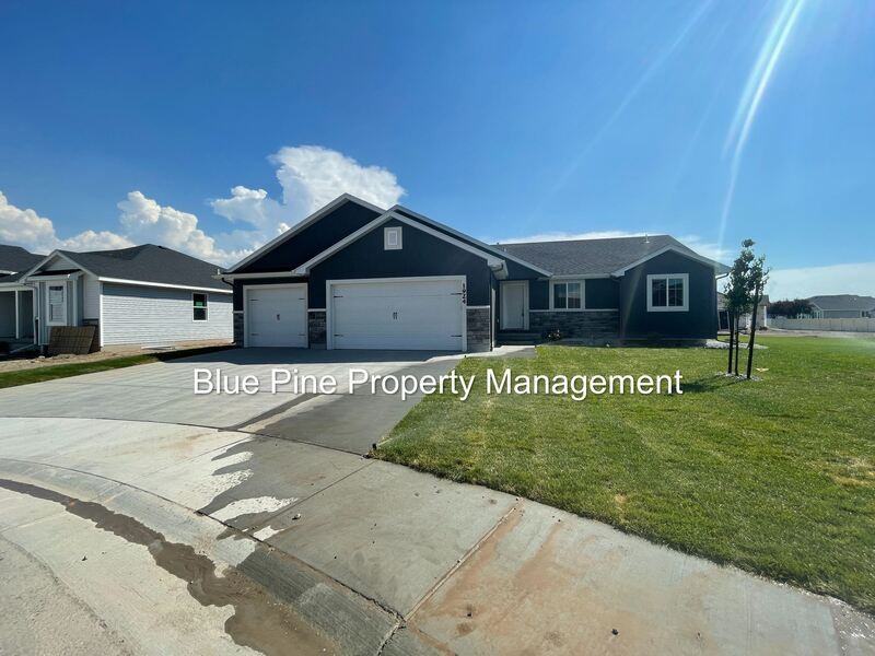 1924 Harrington Cir - Photo 2 of 25