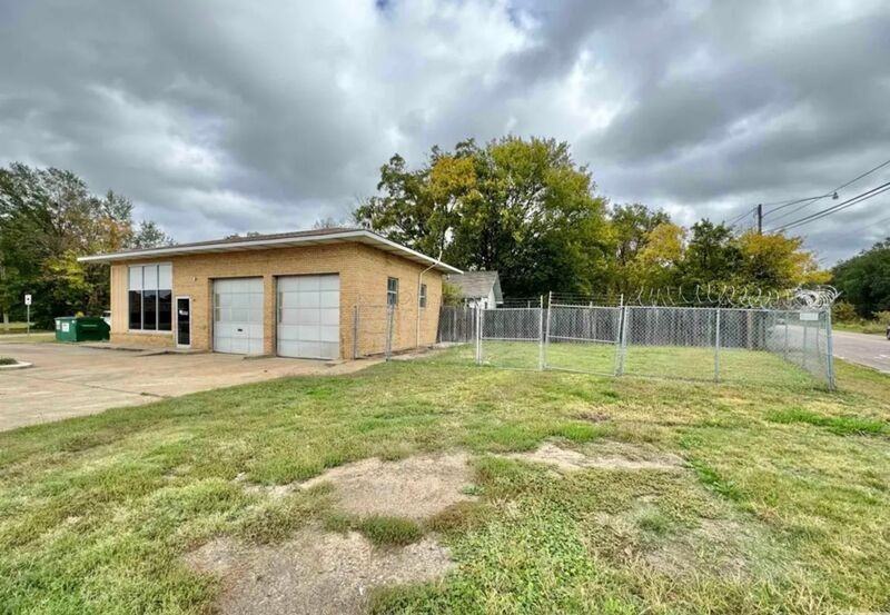 402 N Lake Dr - Photo 3 of 11
