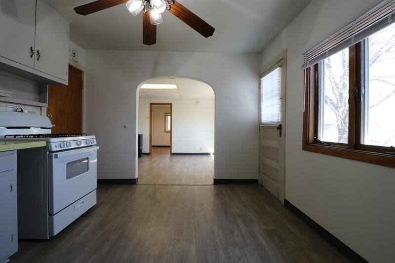 1603 S 13th St - Photo 3 of 9