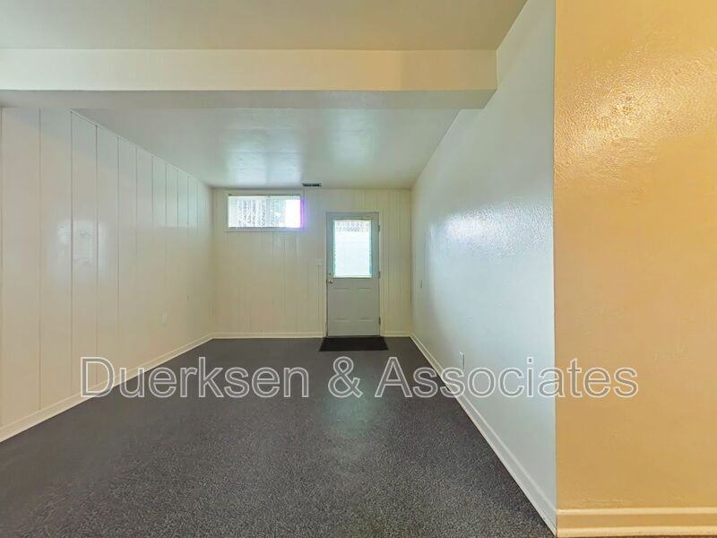 2709 Nw Taylor Ave - Photo 2 of 10