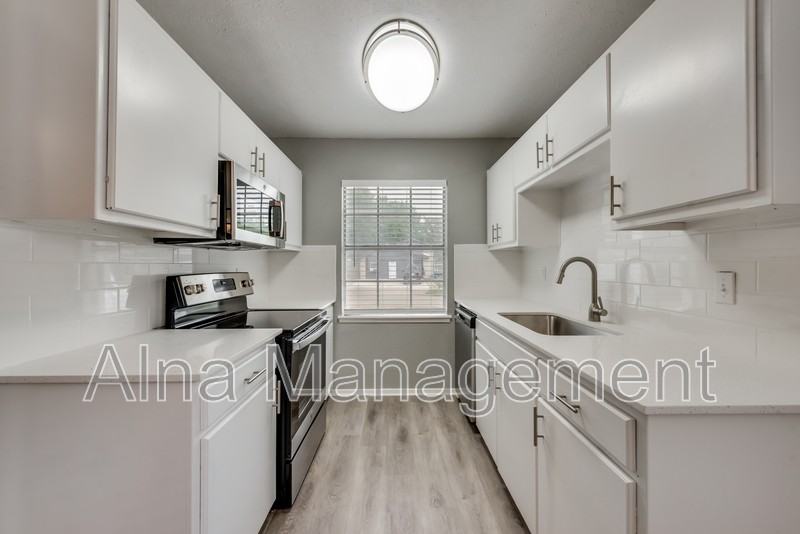 622 Hillcrest St - Photo 7 of 18