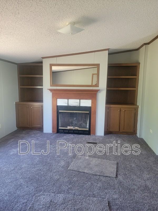 1382 Providence Rd - Photo 3 of 10