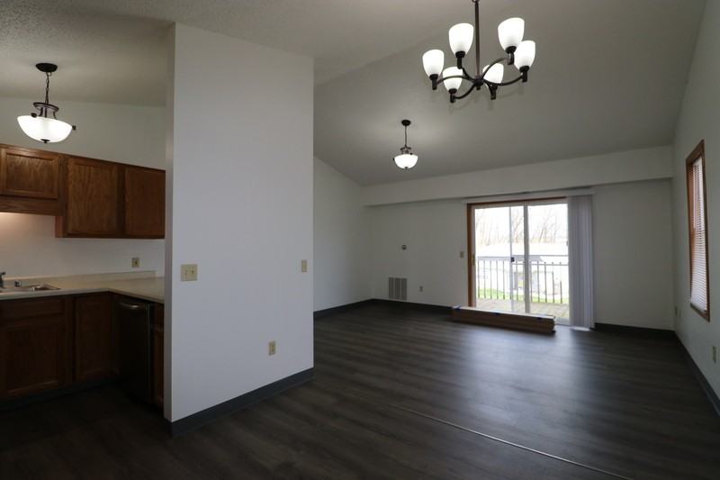 2216 Valley Rd - Photo 3 of 16