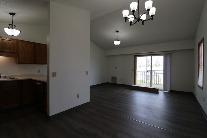2216 Valley Rd - Photo 4 of 16