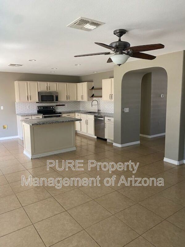 13857 W Ironwood St - Photo 6 of 38