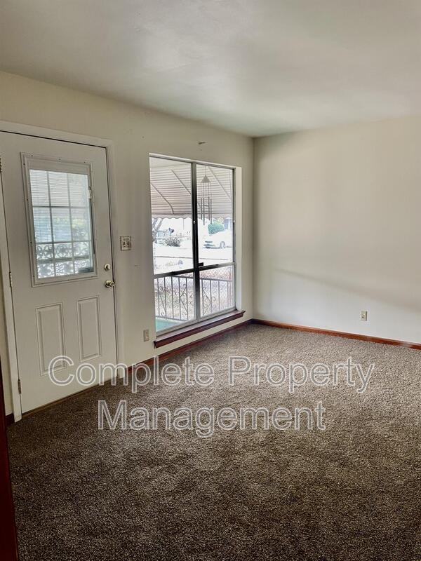 2812 Snavely Ave Sw - Photo 3 of 9