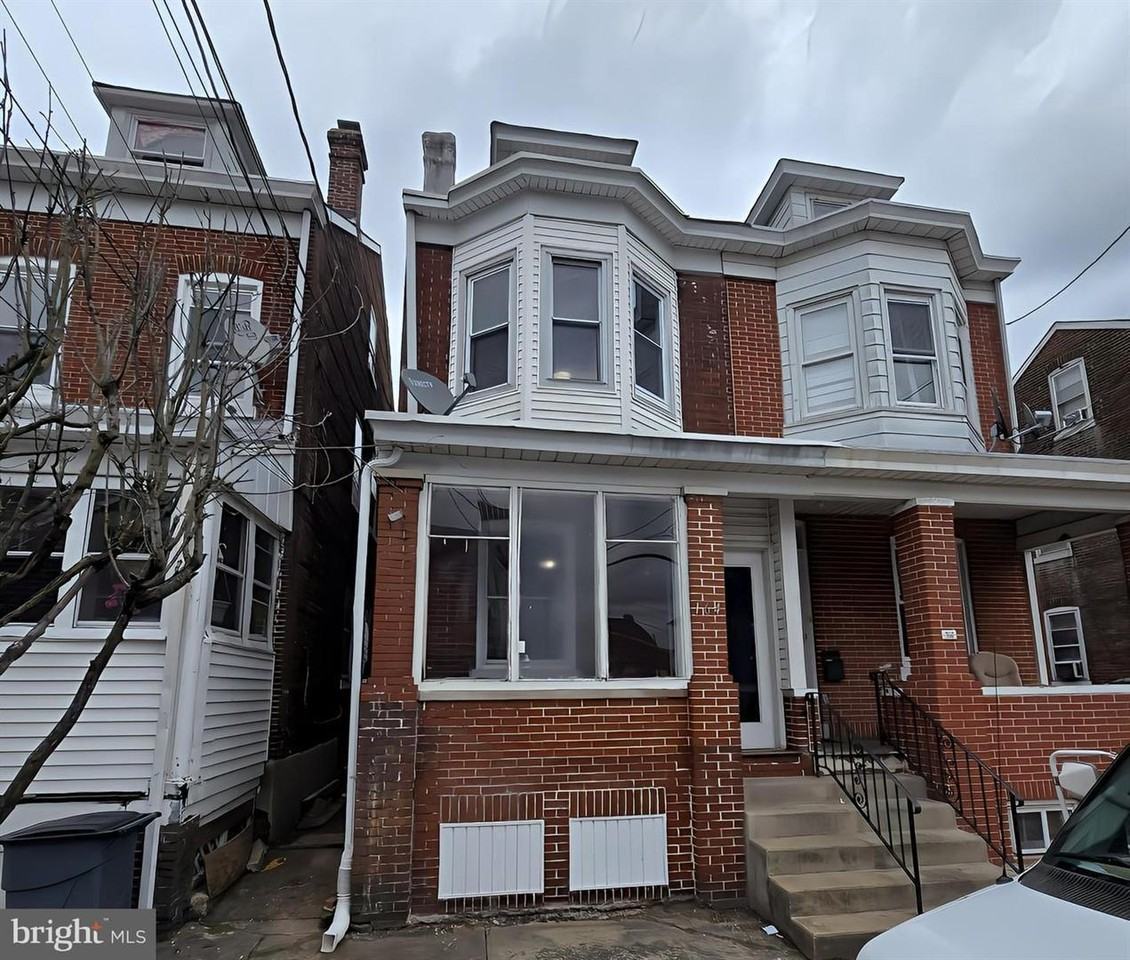 164 Randall Ave - Photo 2 of 15