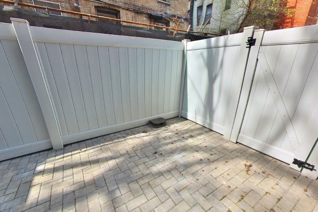 438 W 52nd St #1A - Photo 4 of 8