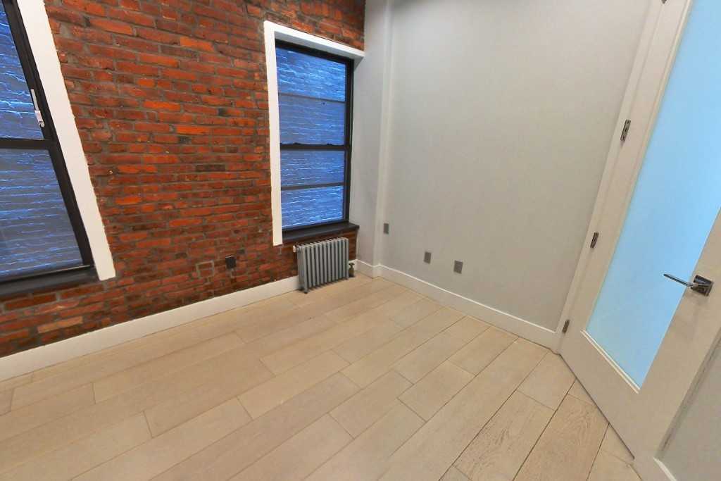 438 W 52nd St #1A - Photo 5 of 8