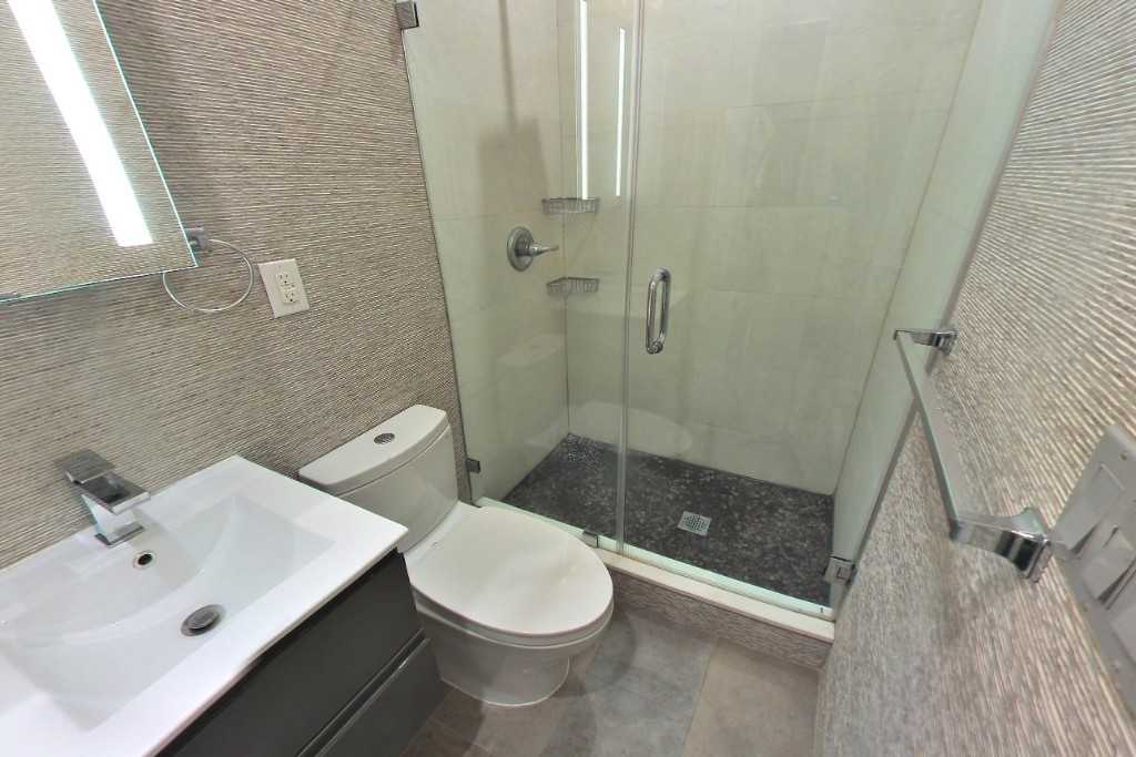 438 W 52nd St #1A - Photo 7 of 8