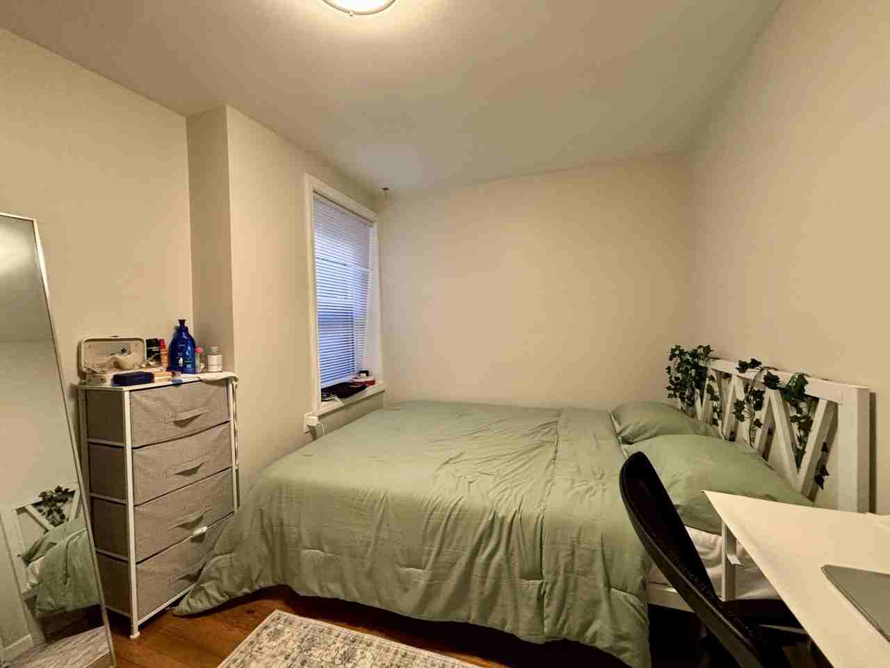 48 Irving St #B - Photo 5 of 11