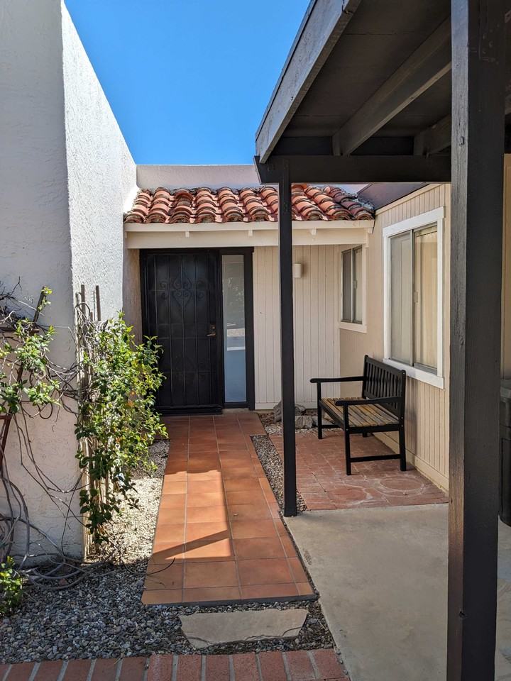 1331 S Desert Meadows Cir - Photo 2 of 14