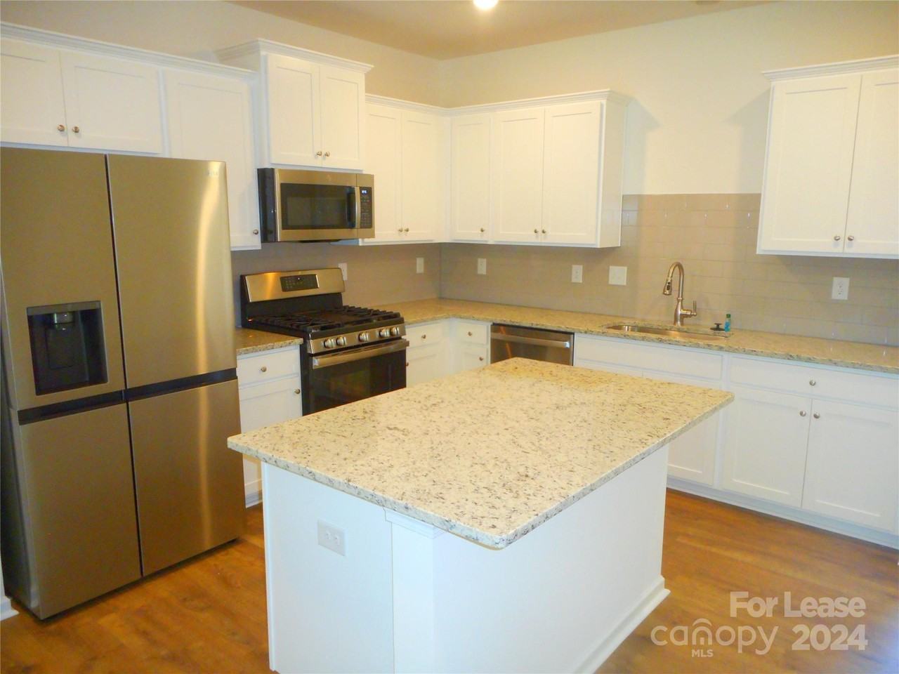 2821 Aubrey St - Photo 3 of 27