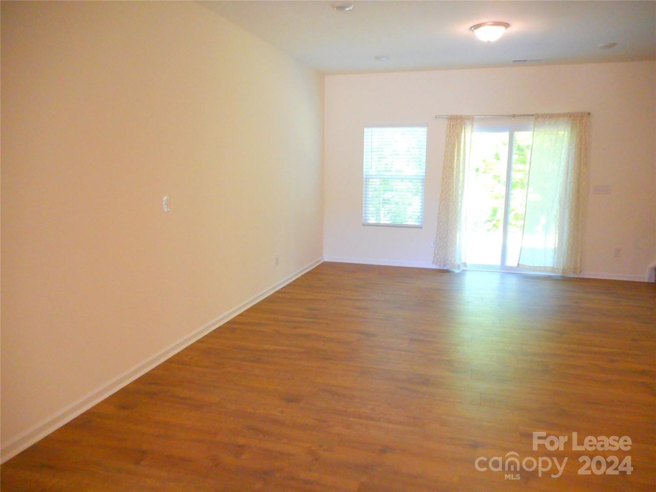 2821 Aubrey St - Photo 6 of 27