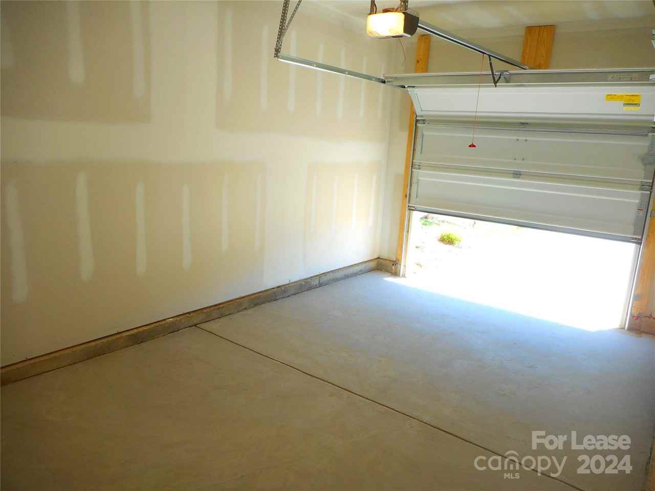 2821 Aubrey St - Photo 7 of 27