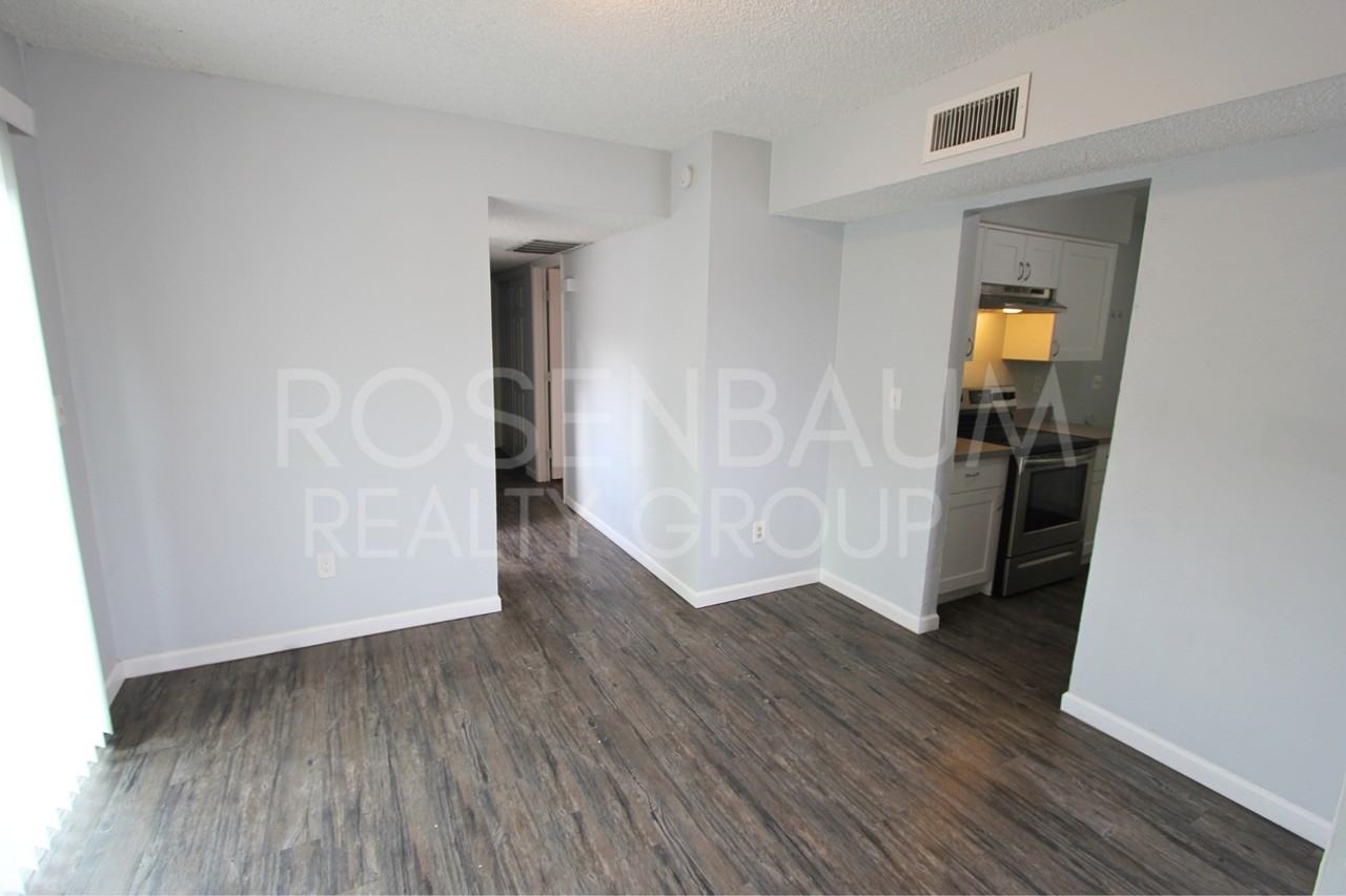 1206 E 11Th Pl - Photo 3 of 17