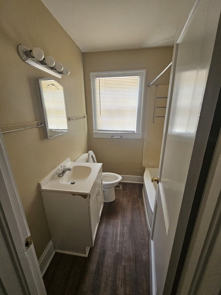 810 W Residence Ave - Photo 2 of 3