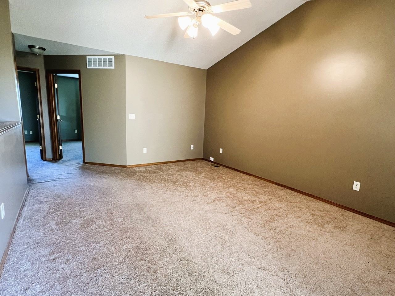 3834 N Pepper Ridge St - Photo 3 of 19