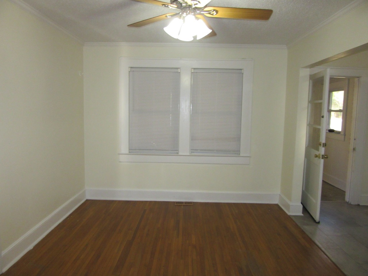 1437 Hilltop St - Photo 3 of 10