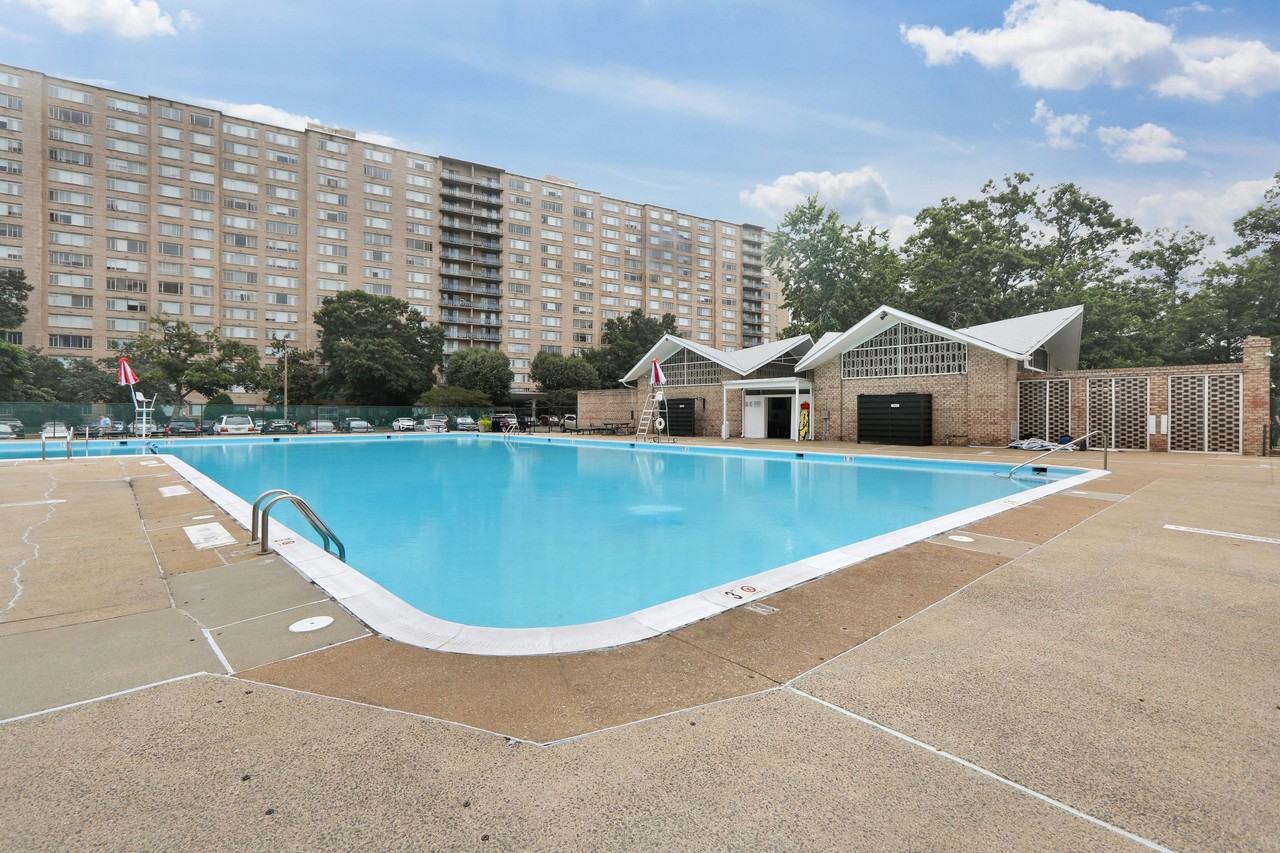 5051 Seminary Road - Photo 5 of 10