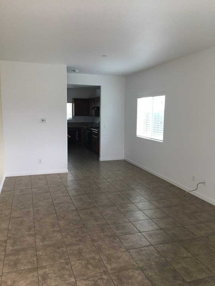 1024 Diamond Way - Photo 2 of 14