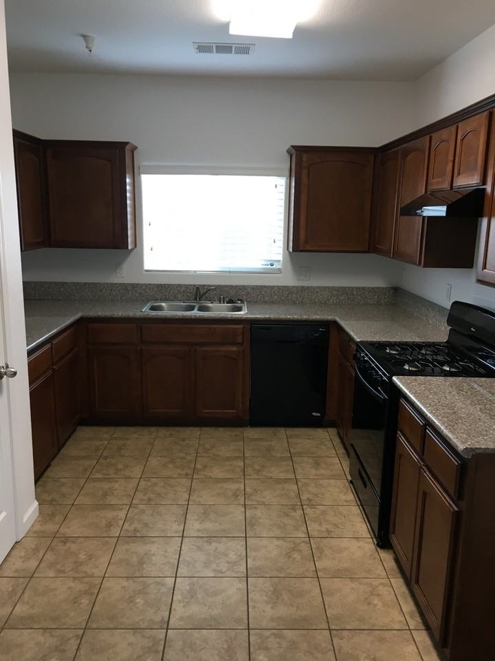 1024 Diamond Way - Photo 3 of 14