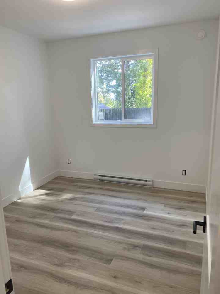 8607 East Saanich Road - Photo 2 of 7