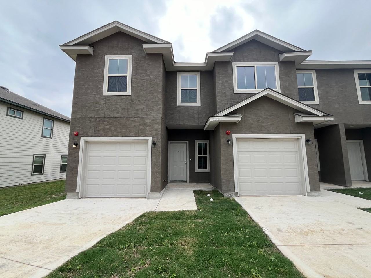 13207 Reid Mdws - Photo 2 of 32