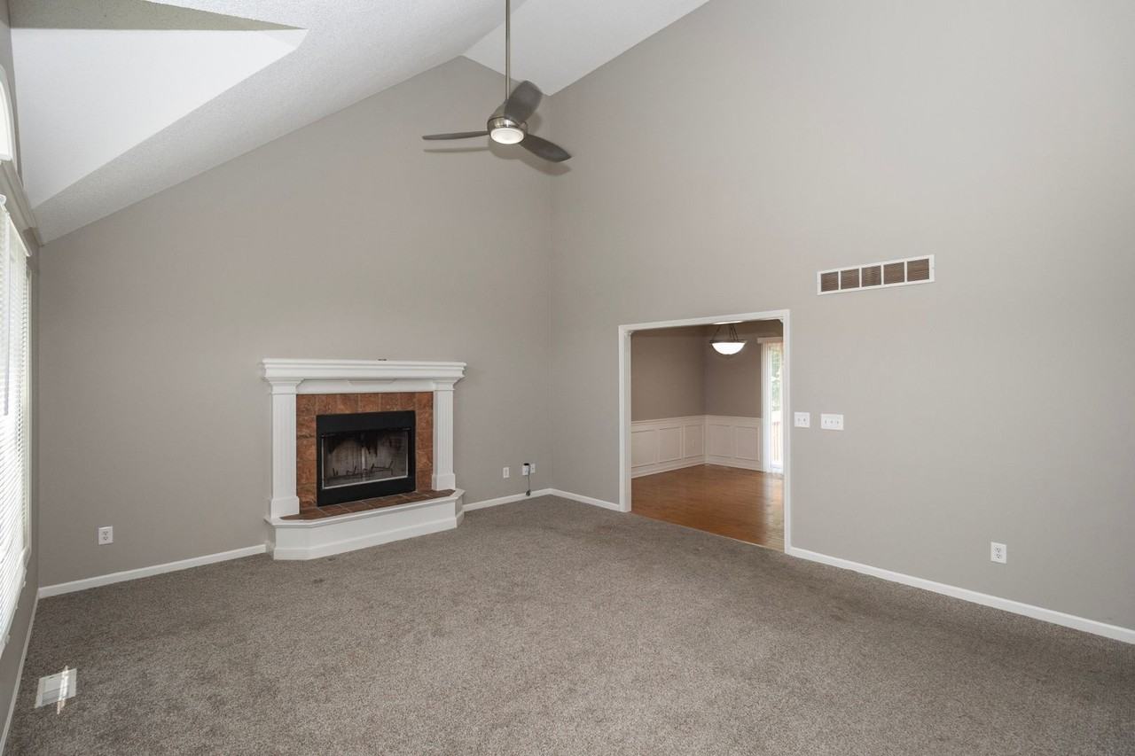 11917 N Holmes Ct - Photo 3 of 16