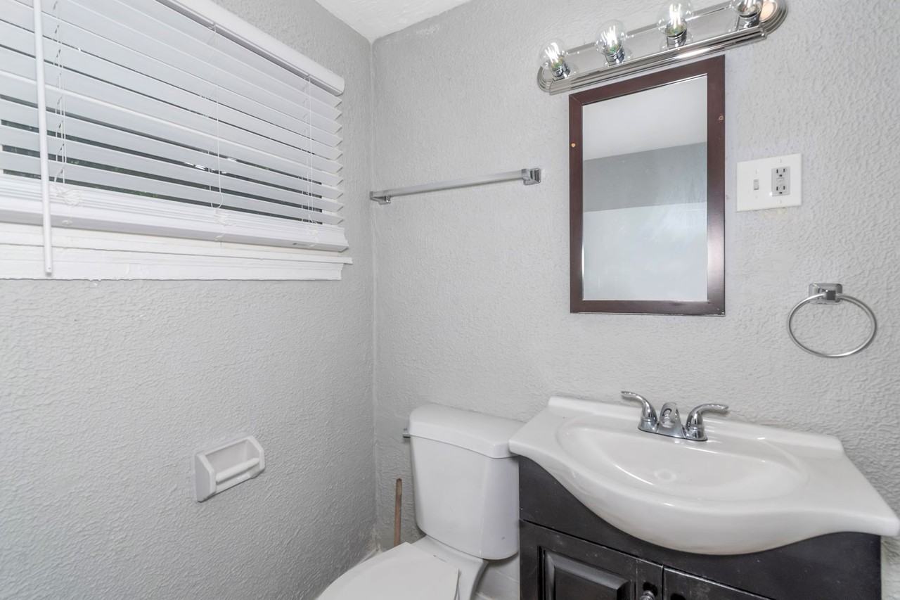 4230 Campbellton Rd Sw - Photo 2 of 38