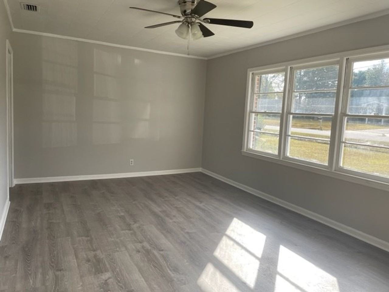 404 Sherrod Ave - Photo 3 of 10