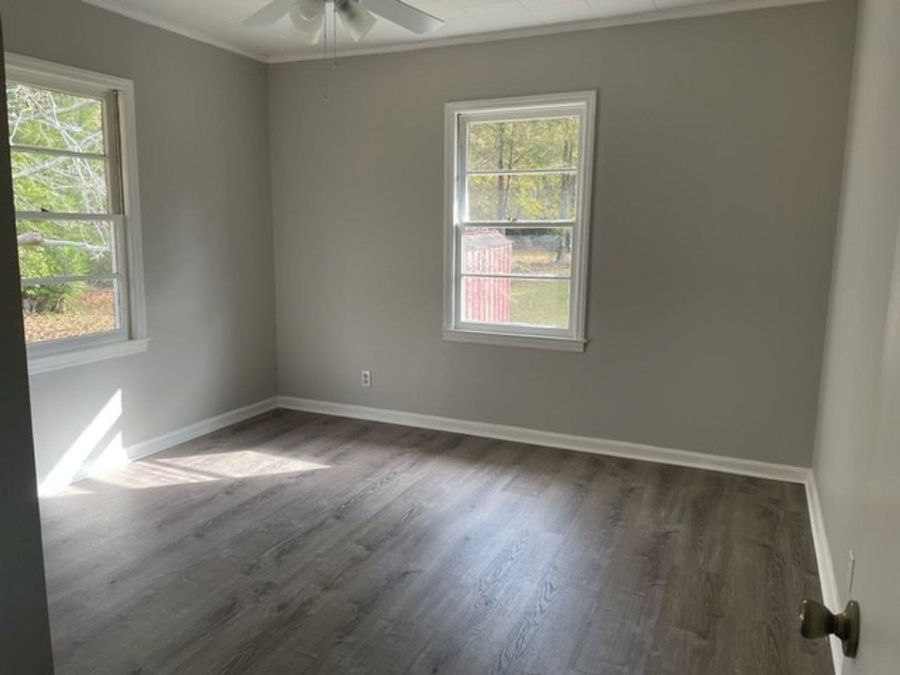 404 Sherrod Ave - Photo 4 of 10