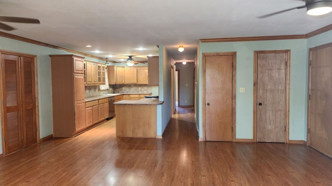 3817 Nw 60th St - Photo 3 of 45