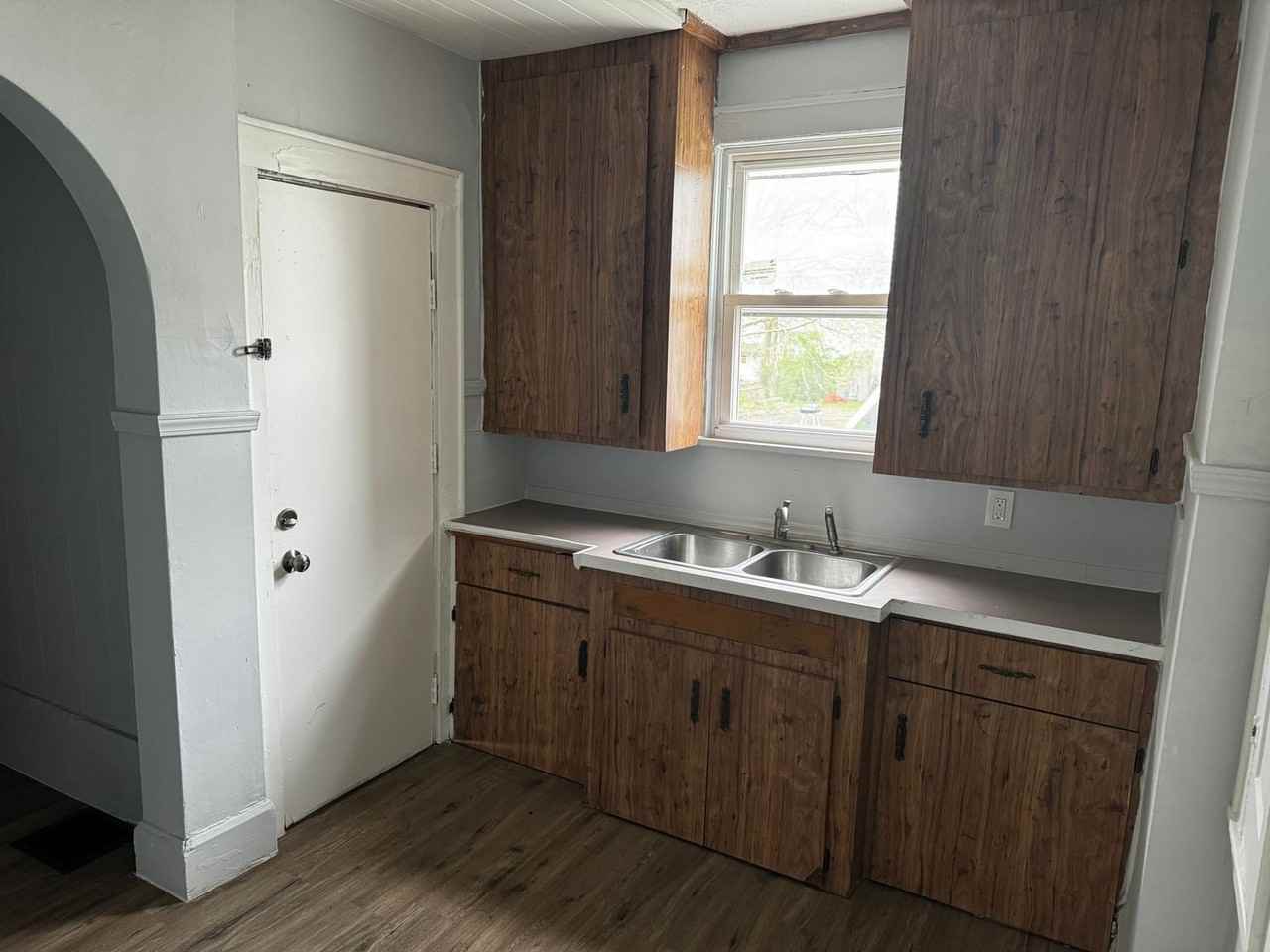 822 Bedford Ave Nw - Photo 2 of 9
