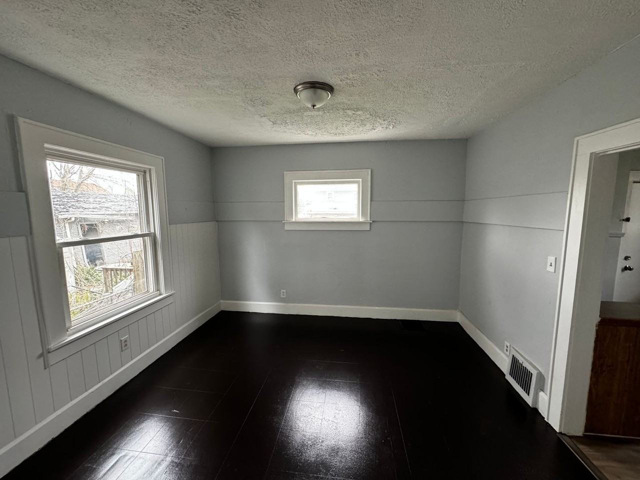 822 Bedford Ave Nw - Photo 3 of 9