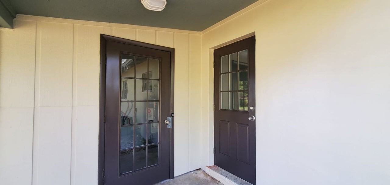 2578 Seneca Ave - Photo 3 of 13