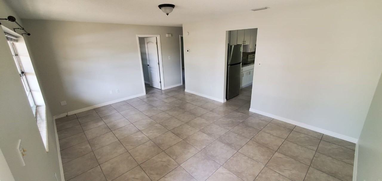 2578 Seneca Ave - Photo 6 of 13