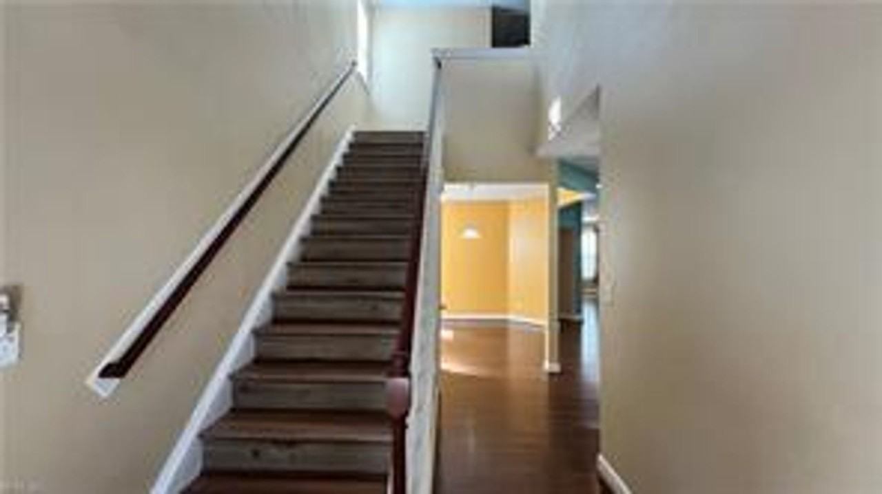 6251 Sewells Point Rd - Photo 2 of 28