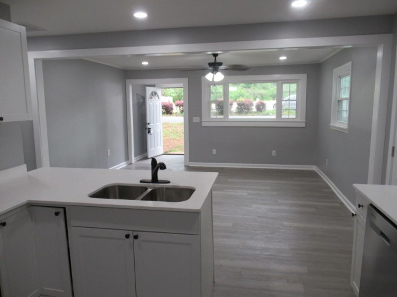 155 Watson St - Photo 2 of 27